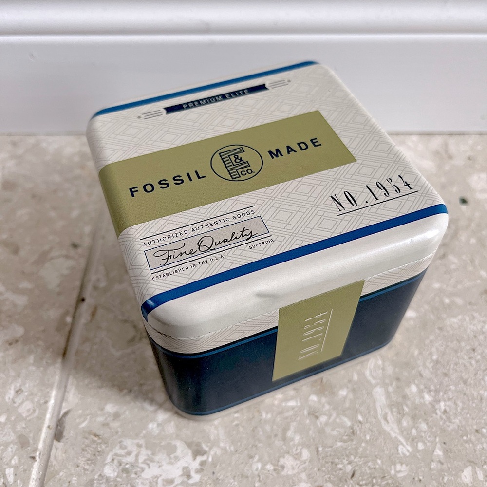 ⚡️2/$15⚡️2014 Fossil tin (with small dent)